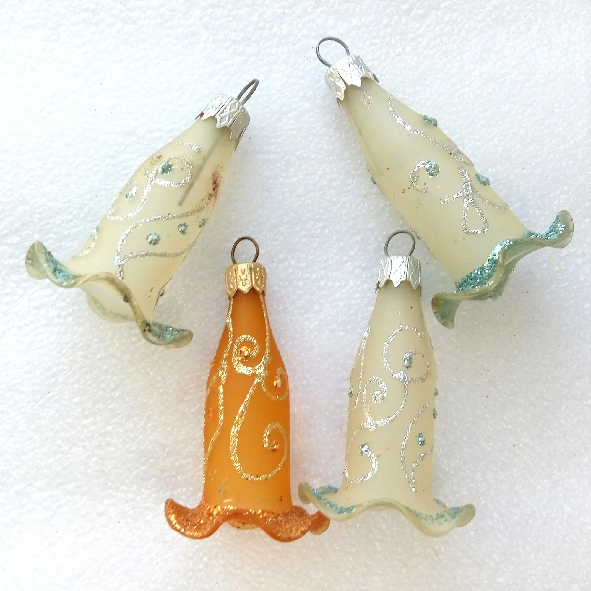 Set of 4 Ukrainia Glass Christmas Ornaments Flowers