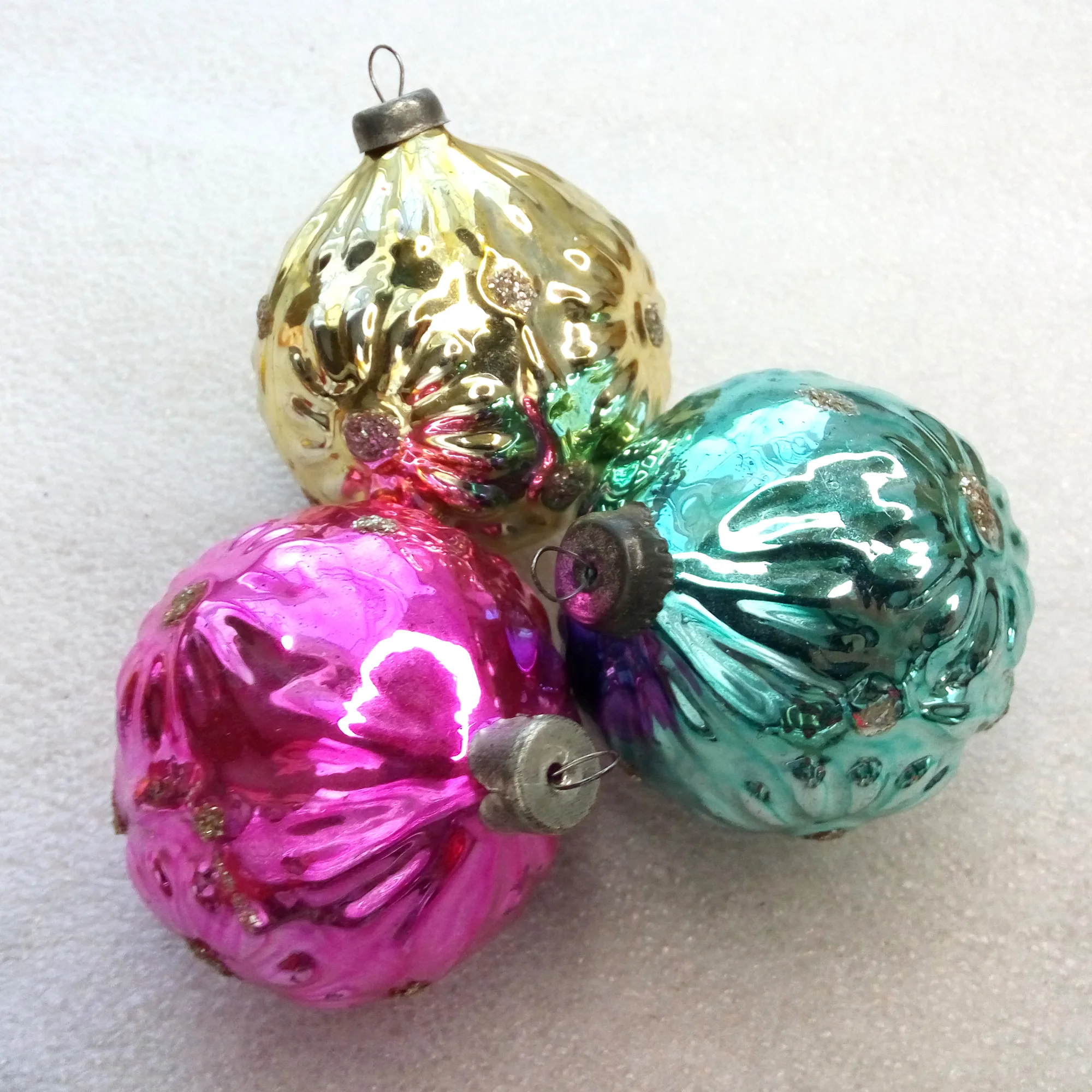 Set of 3 Vintage Glass Christmas Ornaments Balls w Flowers