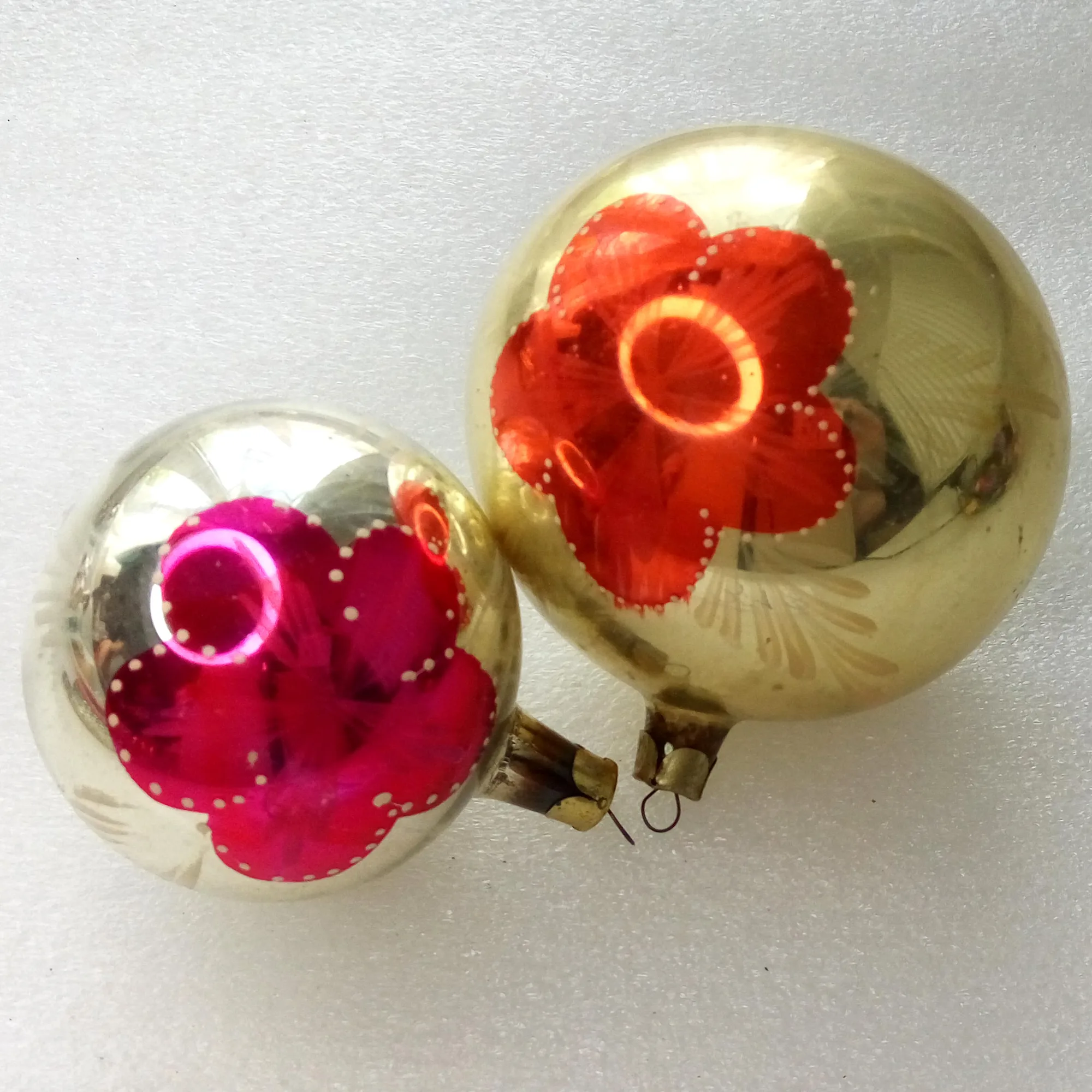 Set of 2 Vintage Glass Christmas Ornaments Flowers Balls